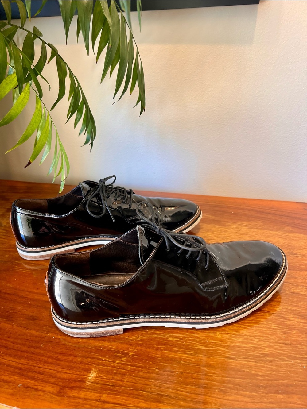 AGL Attilio Giusti Leombruni Womens
Oxford Black Patent Leather Lace Up